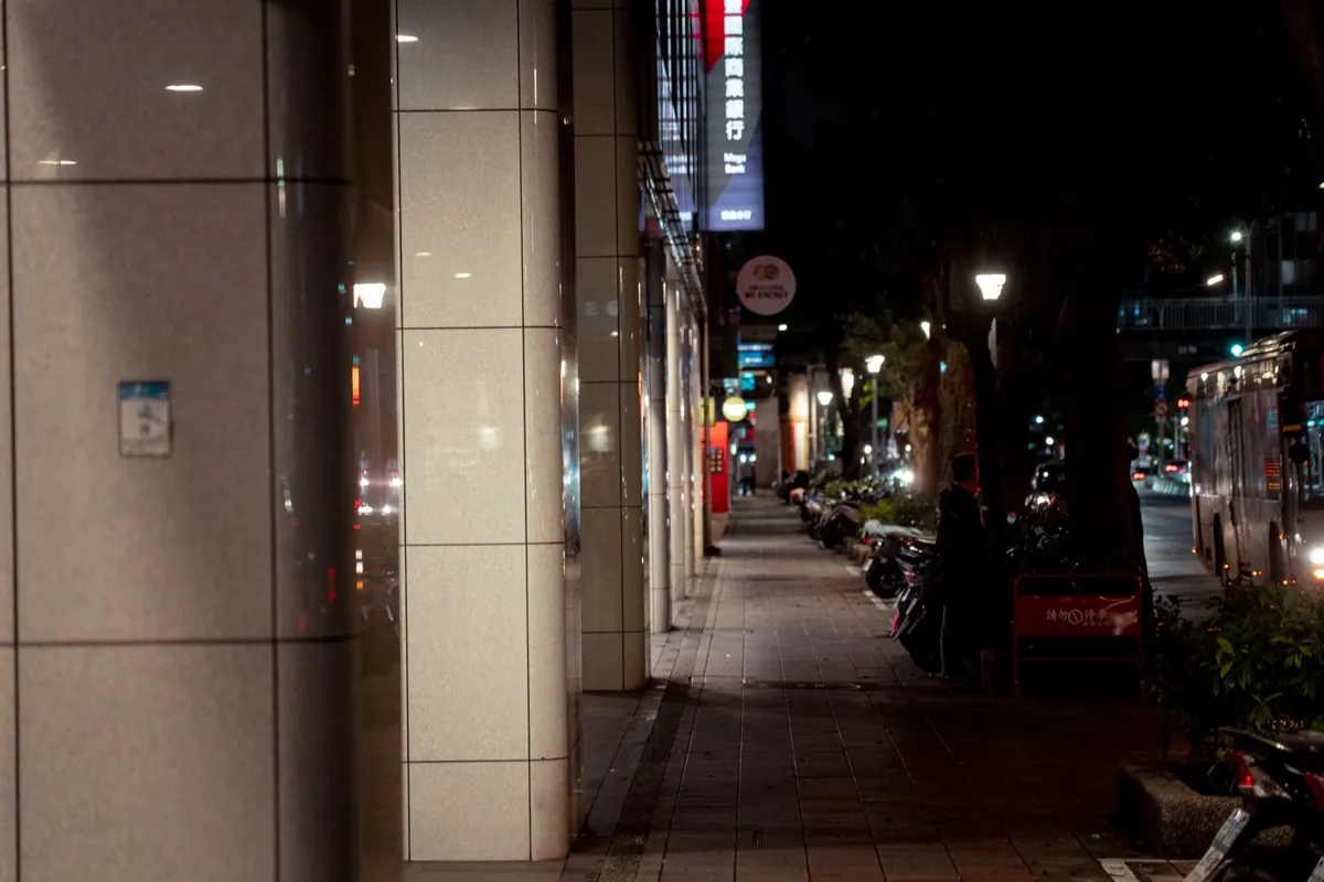 Opinion: Why Elmwood Needs More Late-Night Bus Routes
